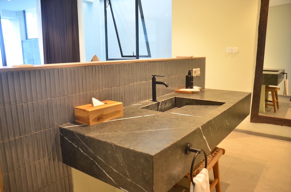 Emerald hill 12 BR karaoke heated pool