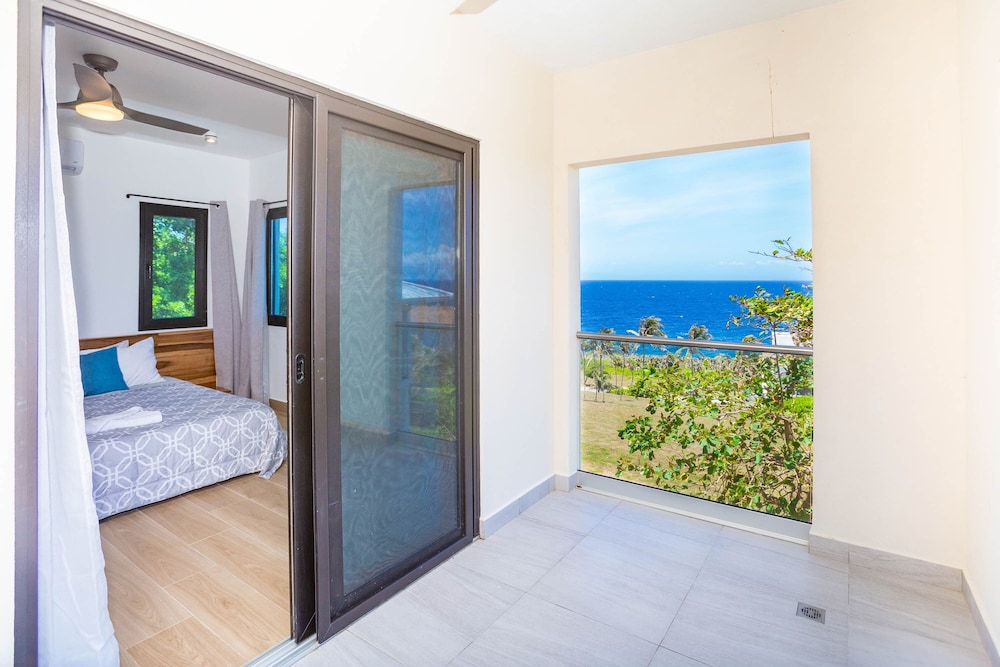West Bay Breeze 3 Bedroom Home by RedAwning view 3