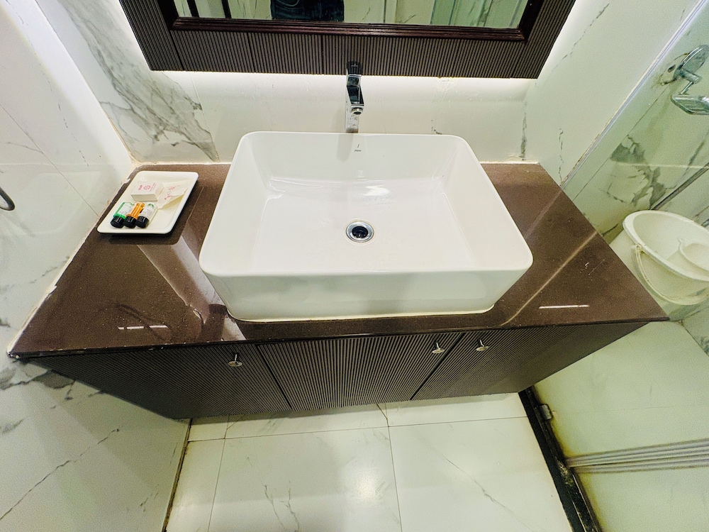The Bay Suites Puri With Sea View