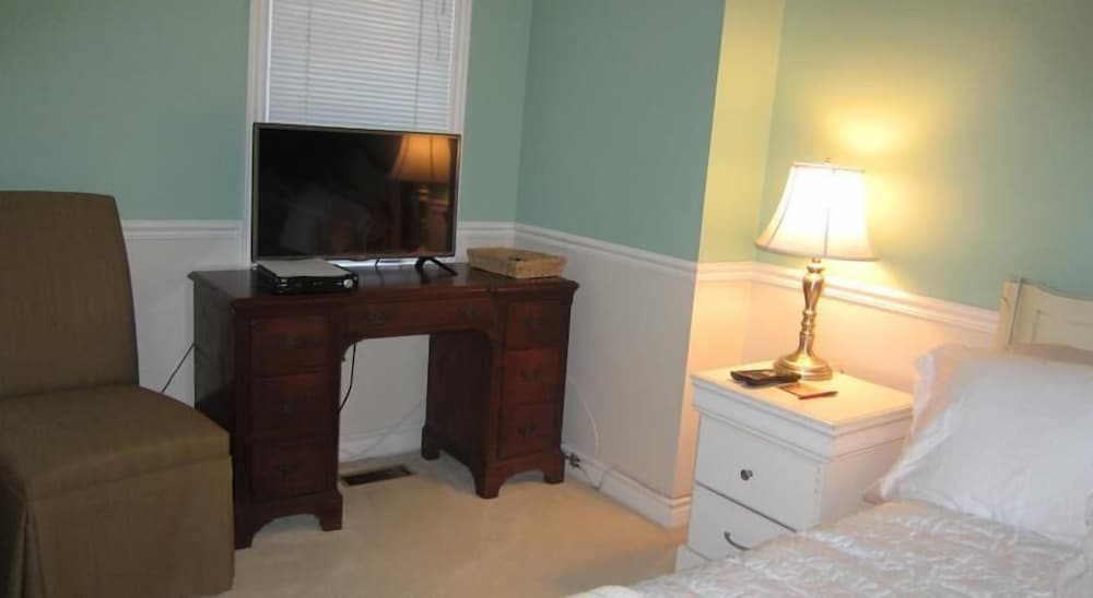 Elegant Cabbagetown - Image 4