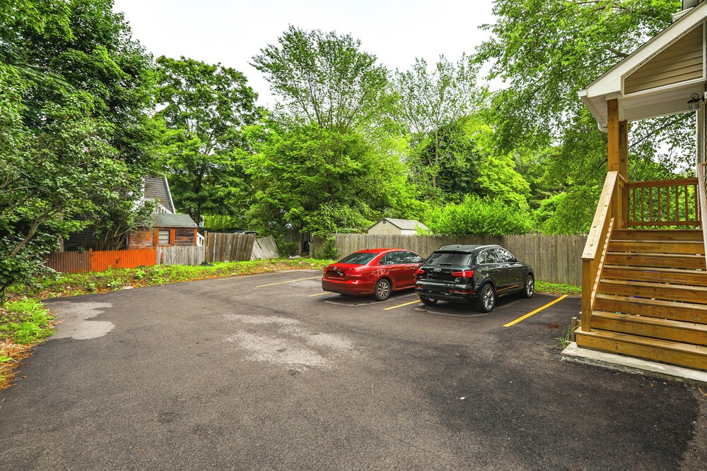 2 Mi to Dtwn Attleboro: Pet-friendly Apt!