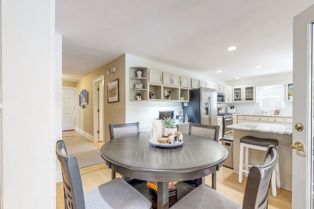Waterfront Allergy-free 4br, Dock & Home Theater