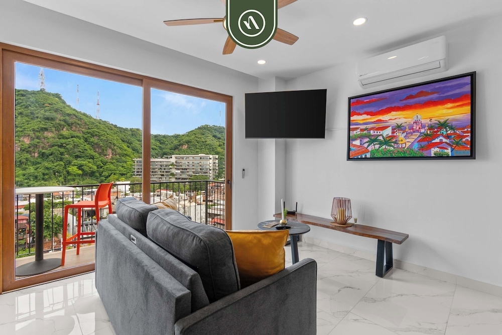 New 1 BR Condo - Rooftop Pool - Oceanview
