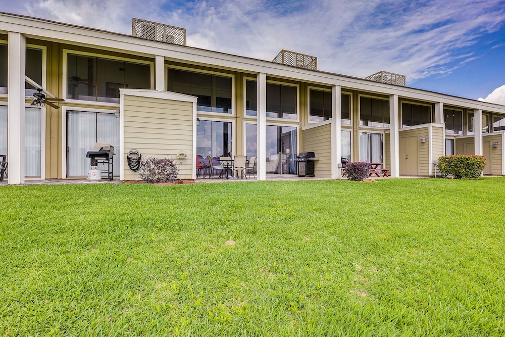 Beautiful Waterfront Condo on Lake Conroe w/ Dock view 3