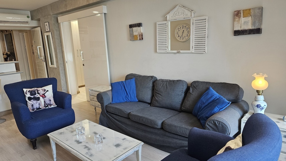116 NIC 302b - Stay Armonia Central Suite