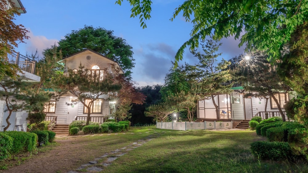Pocheon Luxjay pet Pension view 3