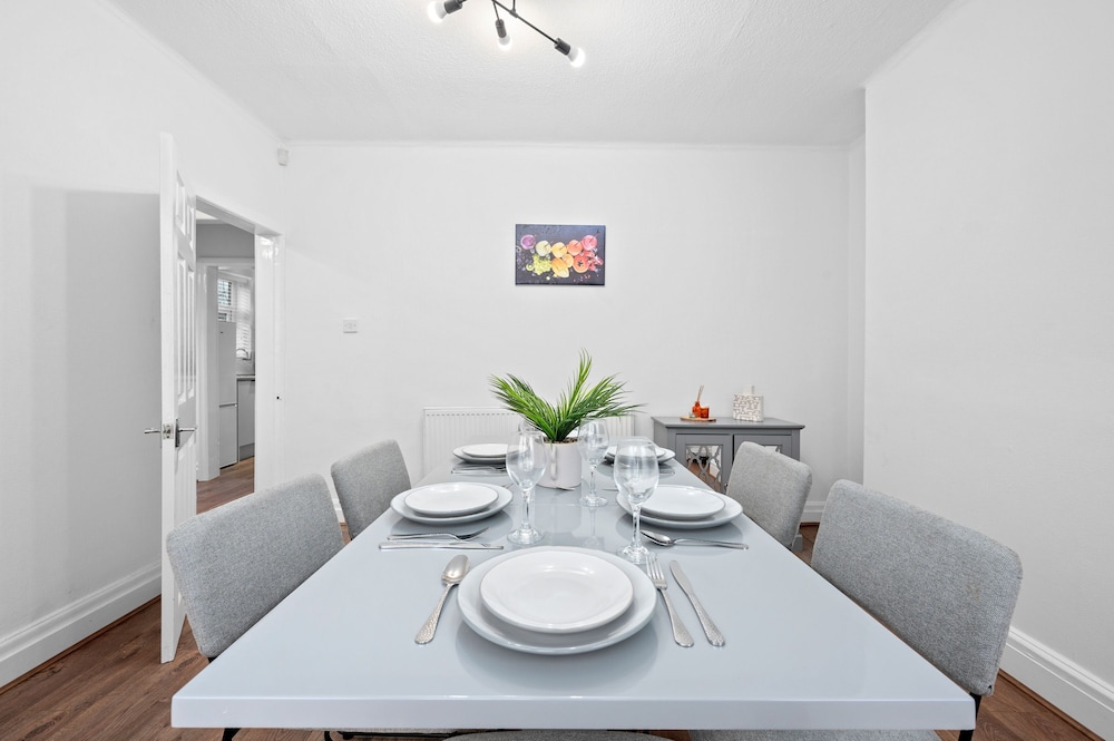 Modern 3-bedroom Home With Garden