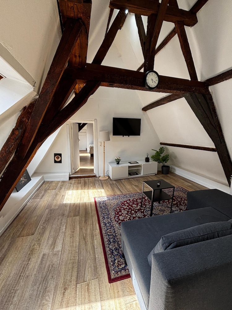 2BR Apartment with Canal View in Ghent