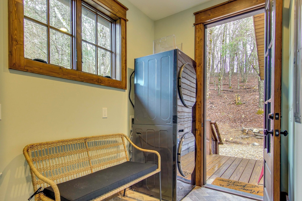 Sip on Deck & Enjoy Views! Mtn Lodge in Glenville