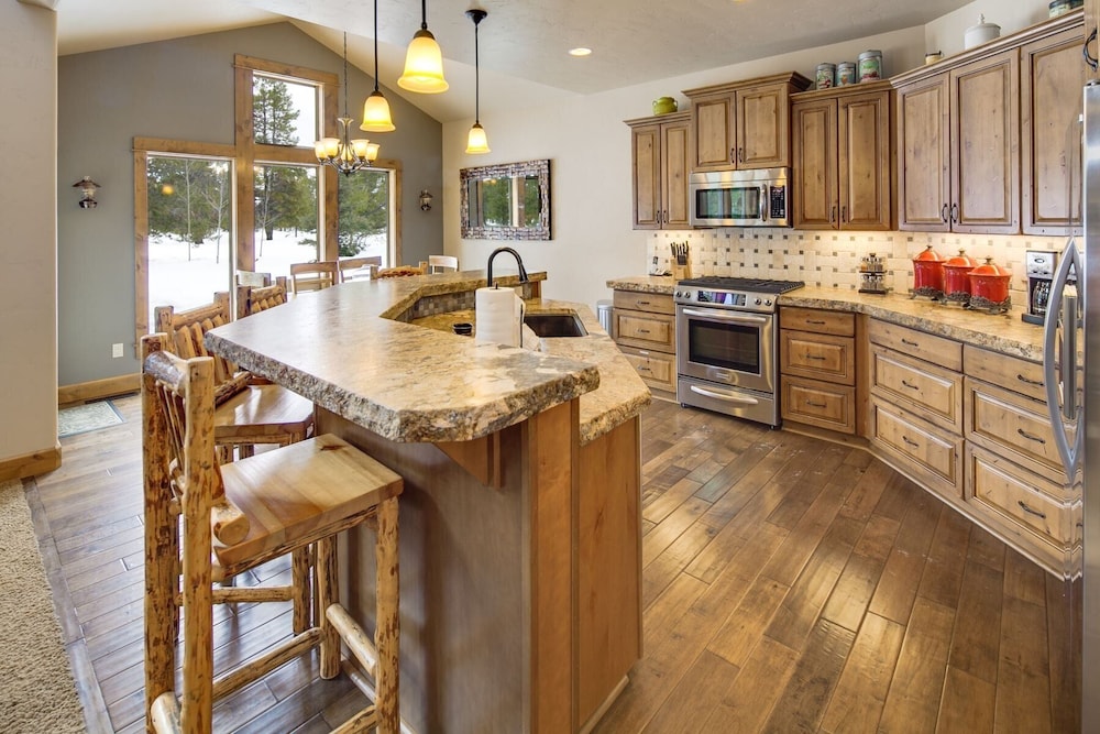 56540 Sunstone Loop 4 Bedroom Home