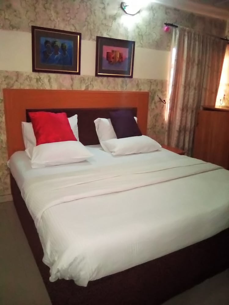 Jerry Cedarwood Guest House view 4