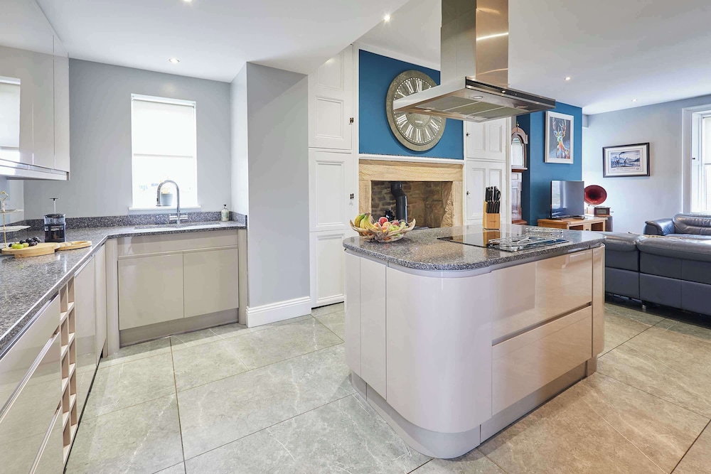 Mount Cottage, 5-beds, Sleeps 10, Pet Friendly