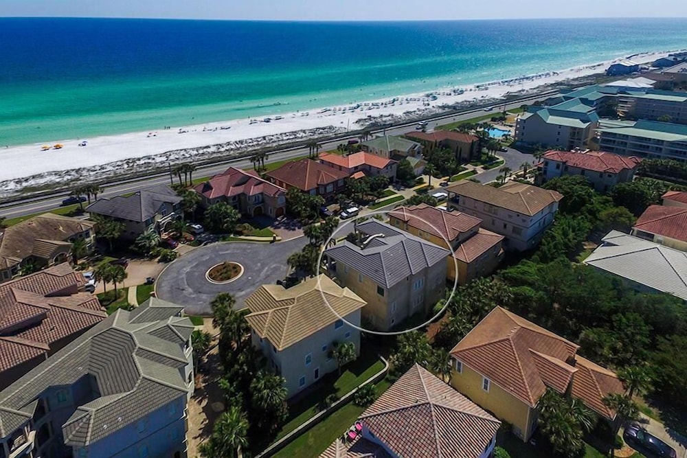 Casa de Palms 5 Bedroom Holiday Home by Five Star Properties