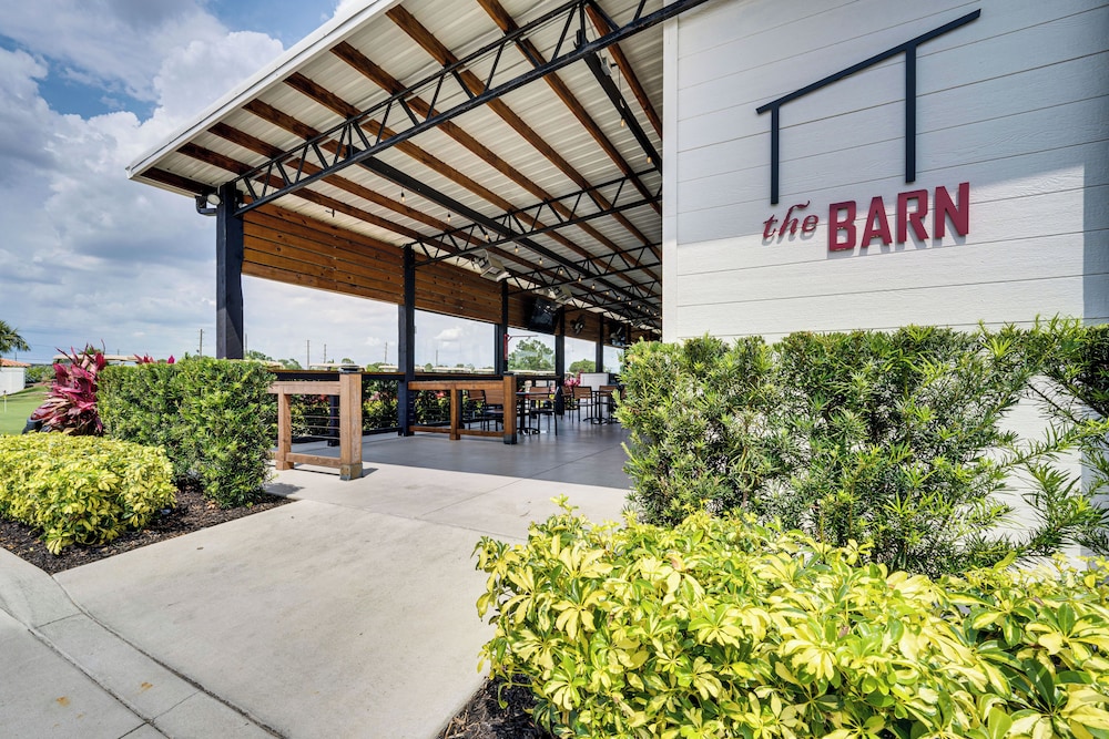 Southern Dunes Family Retreat: Hot Tub & Game Room