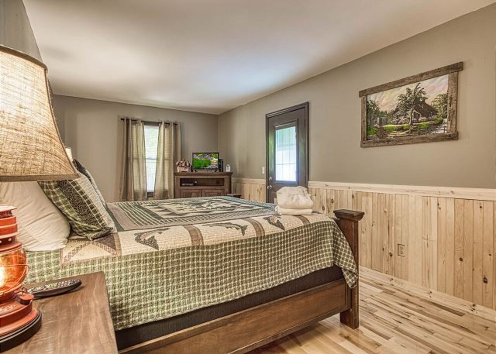 Creek Dreamin' #209 by Aunt Bug's Cabin Rentals view 3