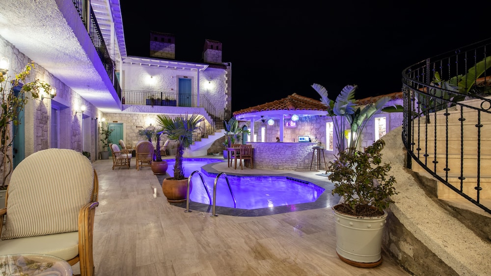 Avlu Alacati Butik Otel - Image 6