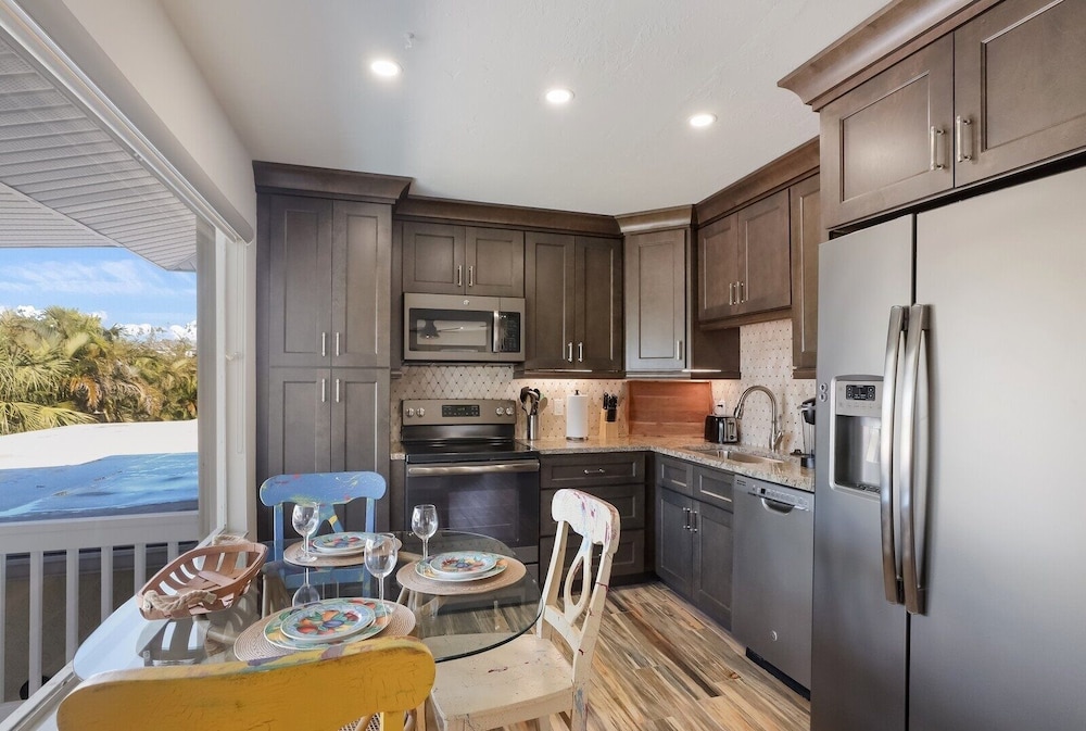 Surf Riders 4 Bedroom Home
