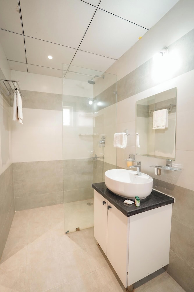 Aurelia Apartment By Red Olive 4bhk 30min Hitech