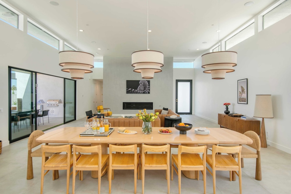Sleeps 34 2 Villas, Pool, Pickleball + Bocce Polo Villas Elara by Avantstay