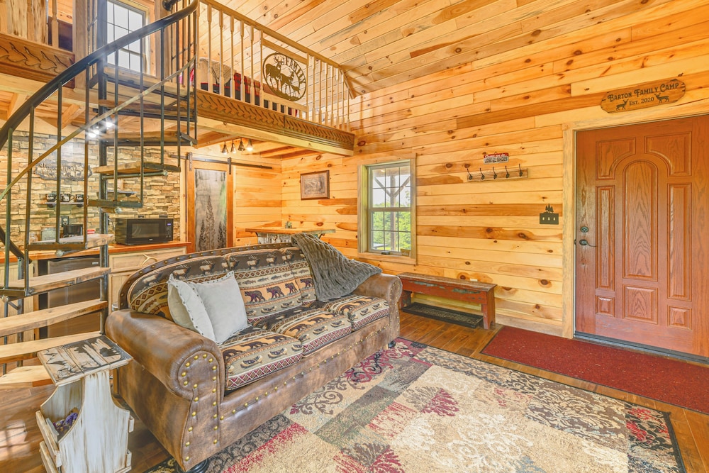 Escape to Nature: Secluded Mcdonough Cabin!