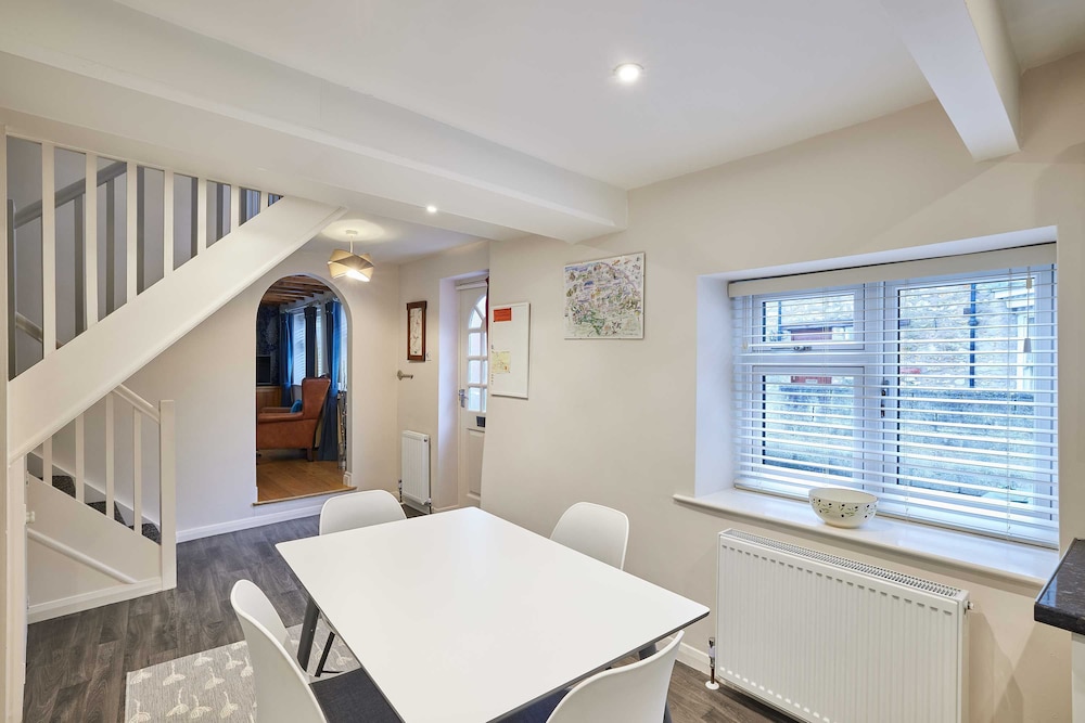 Host Stay Anvil Cottage