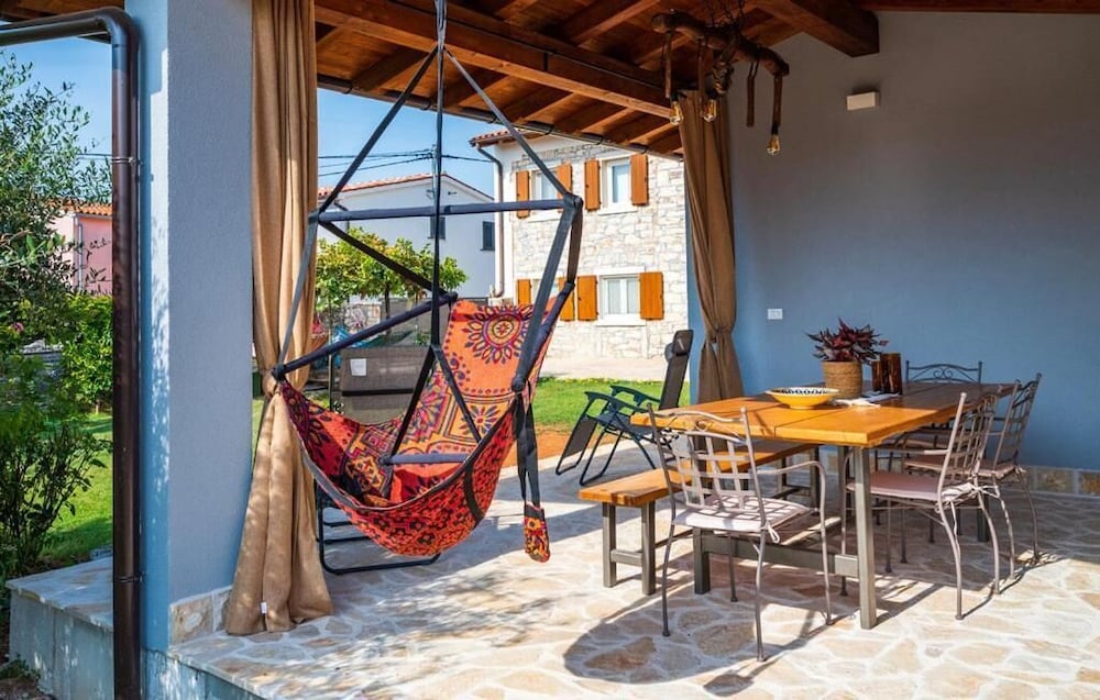 Charming House With Garden and BBQ in Galizana