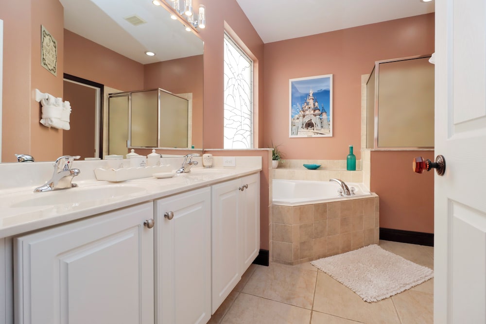 7 Bedrooms Perfect For Large Families Or Groups!