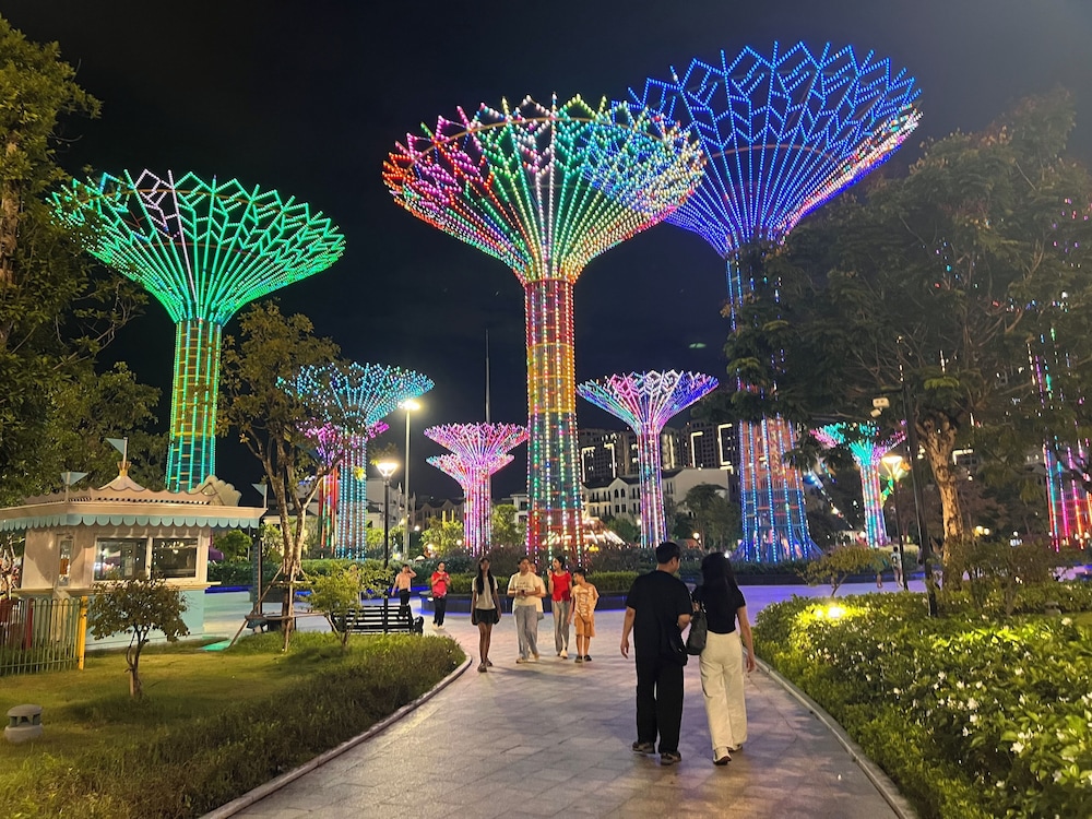Vinhomes Grand Park-Masterise Center
