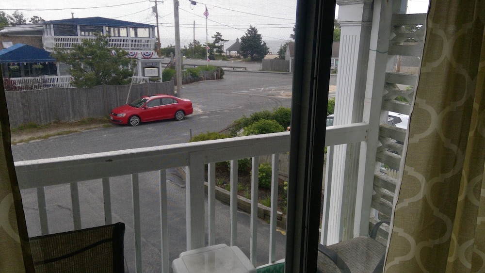 Village Green Motel view 4