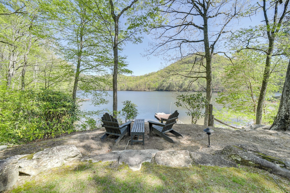 Direct Lake Access & Fire Pit: Tuckasegee Cottage!
