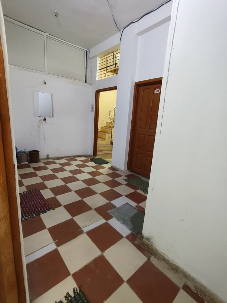 Goroomgo Shree Ram Kuti Homestay Ujjain