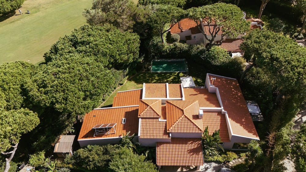 Light Villa by Cadenzalux