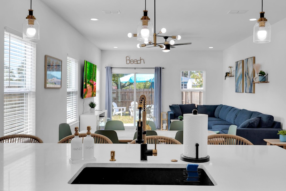 Luxury Beach Home Sauna Cold Plunge E-bikes