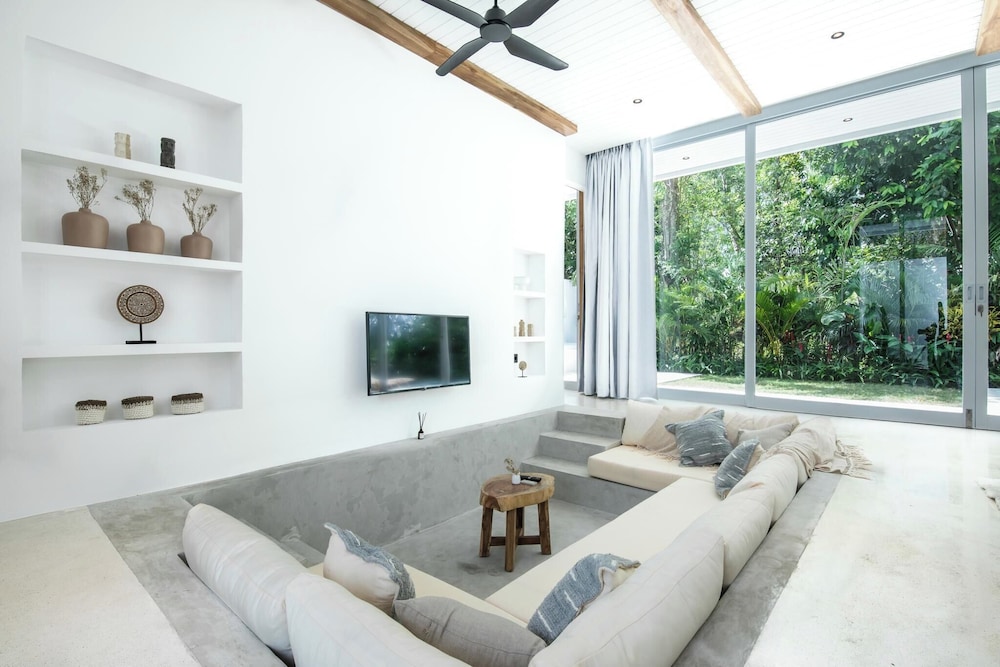Chic 2BR Villa, 5min to Bingin's Coastal Bliss