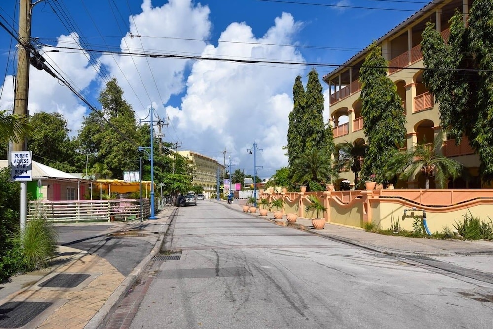 Modern 2-bed Apt Near Beach In St. Lawrence Gap 2 Bedroom Apts by Bluescape