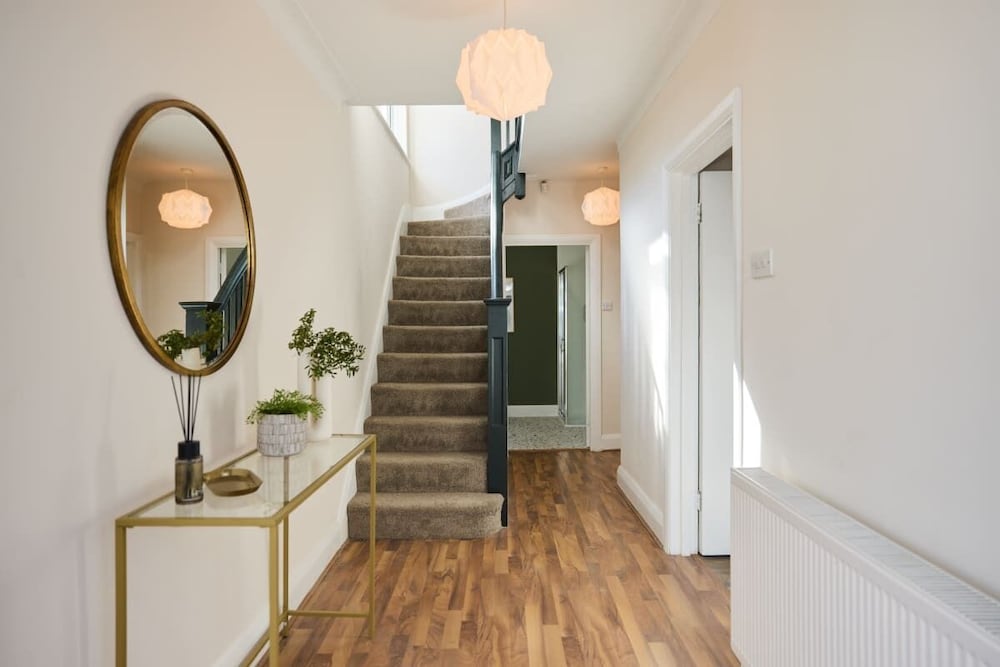 The Randall Retreat Spacious 4bdr Home With Garden