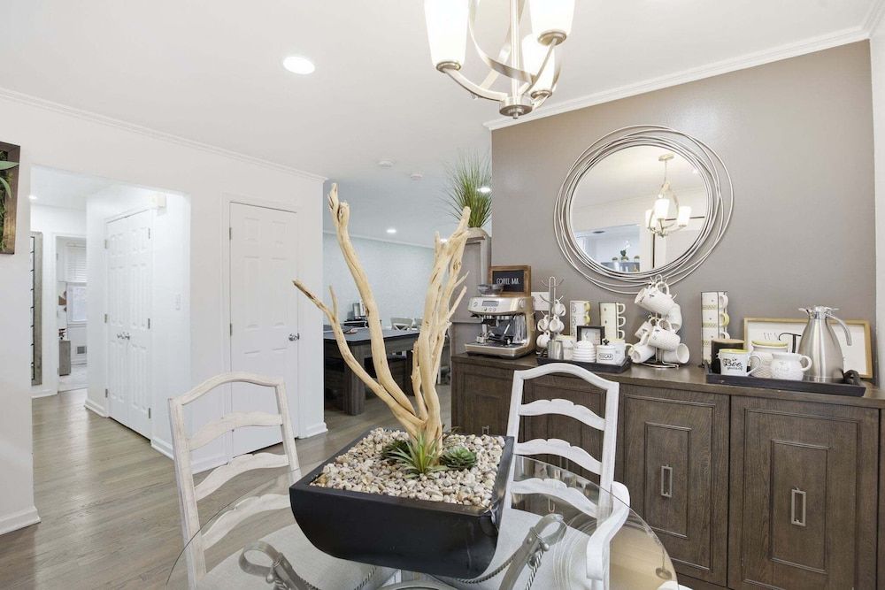 Stylish Hot Tub Retreat With Ping Pong 3 Bedroom Home