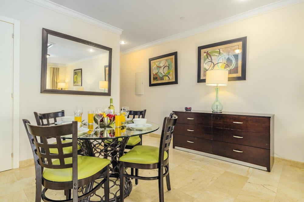 One Bedroom Condo w Amazing Views Luxurycomplex