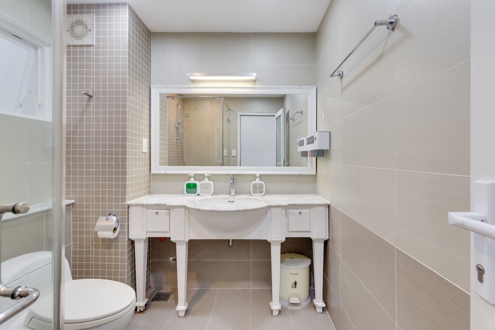Saigon Authentic Hostel & Tours