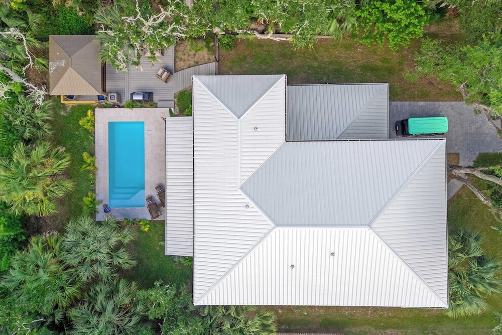 Serenity at Surfside by Avantstay Pool, Porches, Fire Pit & Arcade Near Vilano Beach