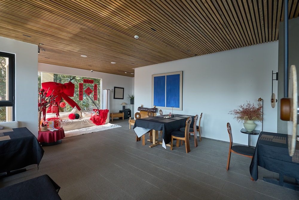 Miyue Shenzhen Tianlu Secret Wild Wizard Holiday Hotel