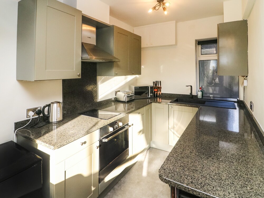 1A Lower Croft Street