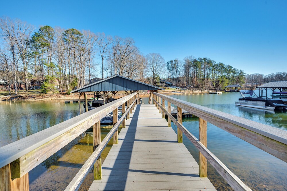 Private Boat Dock: Troutman Home on the Water!