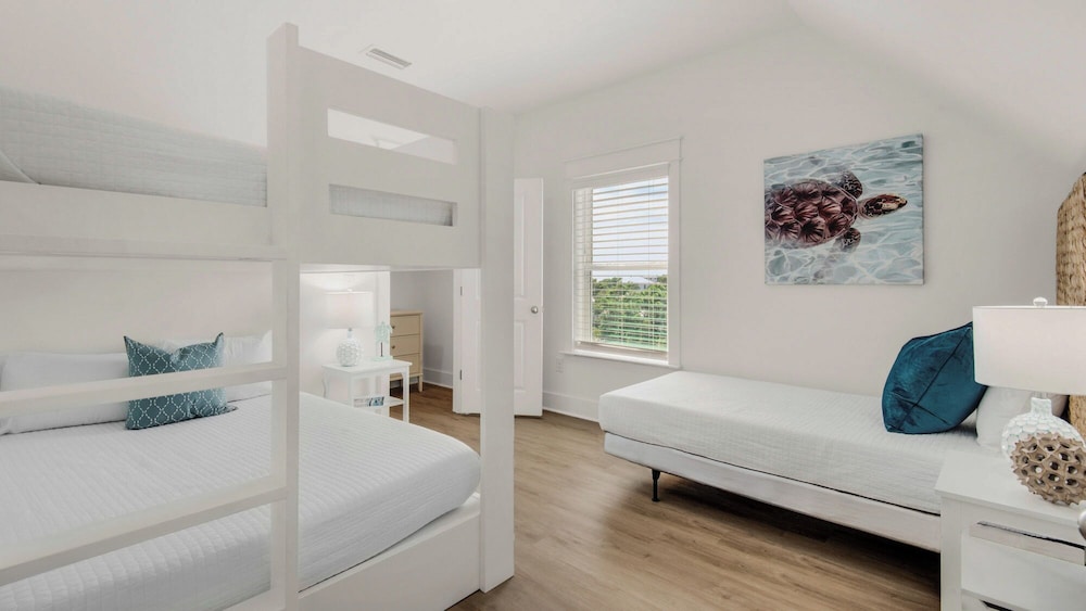 Spacious 4BR With 2 Master Suites, Golf Cart, .3 Miles to Beach - Sleeps 15