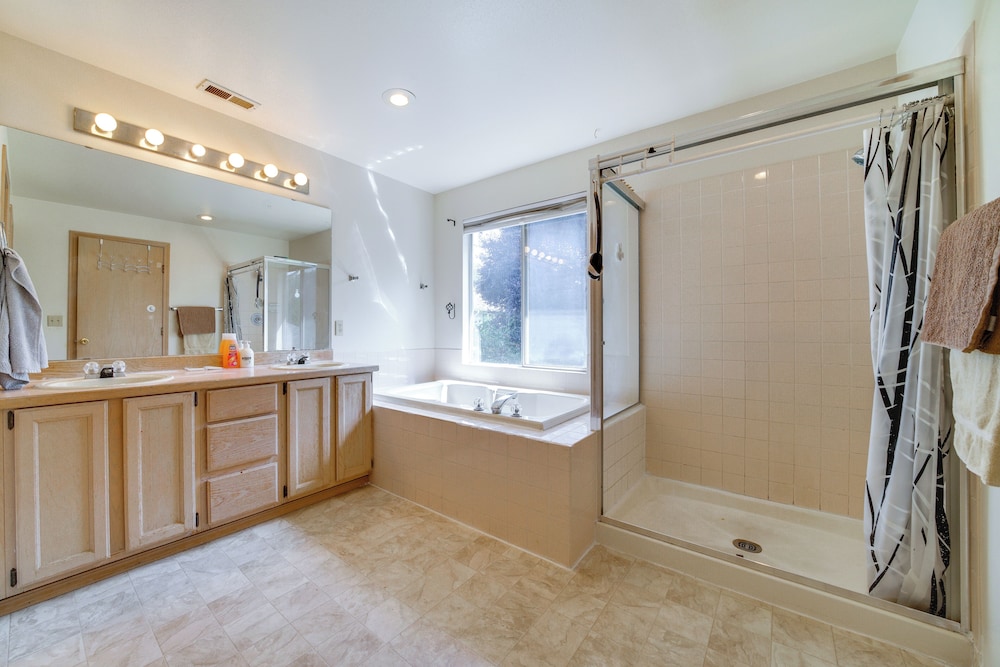 Walk to Hiking Trails: Renton Home w/ Fenced Yard!