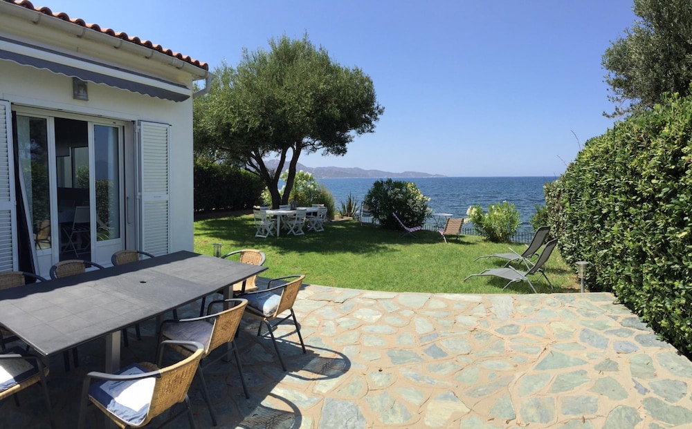 Maison Pieds Dans l eau St Florent
