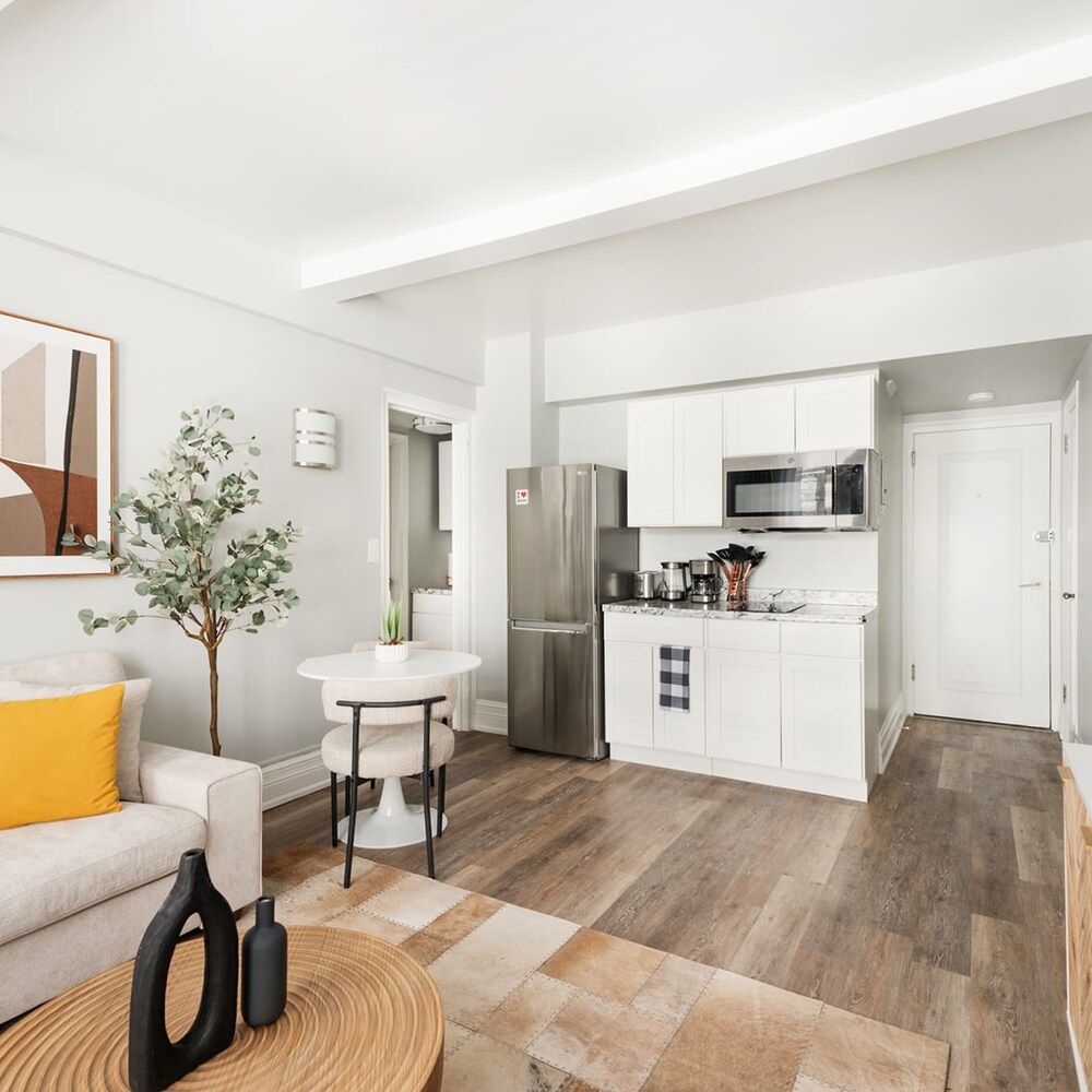 73-406 New 1BR 1bth UWS Doorman Gym