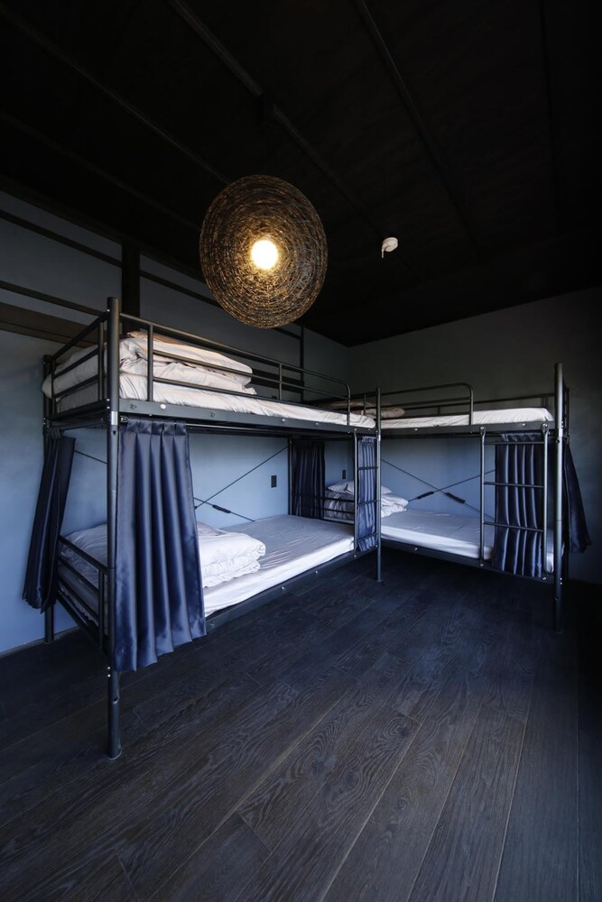 ZEN VAGUE - Hostel