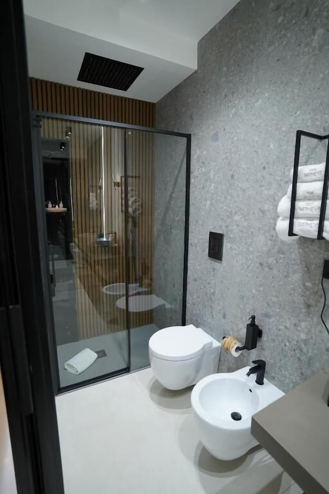 Barneys Club B&b