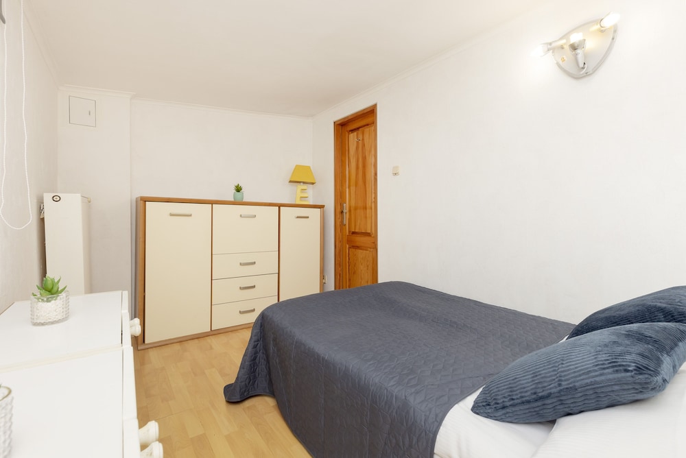 Sienna Apartment With AC by Renters view 4